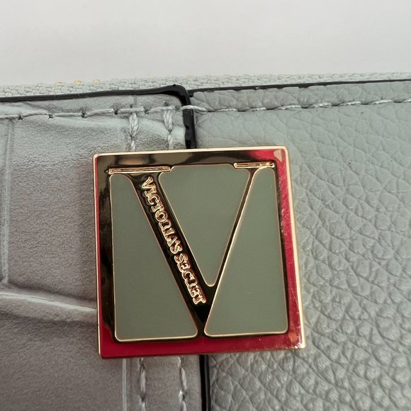 Victoria's Secret The Victoria Zip Around Leather Croc Wallet Color Palm L NWT - Picture 7 of 10